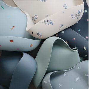 Babero Silicona Mushie White Daisy