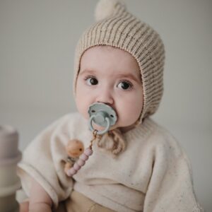 Sujetachupetes Mushie Cleo Cloud