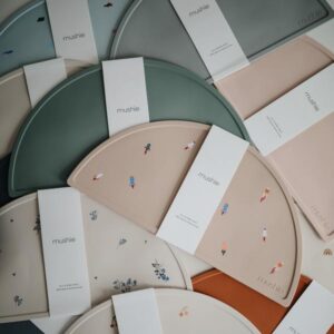 Mantel Individual Silicona Mushie Cambridge PLANETS